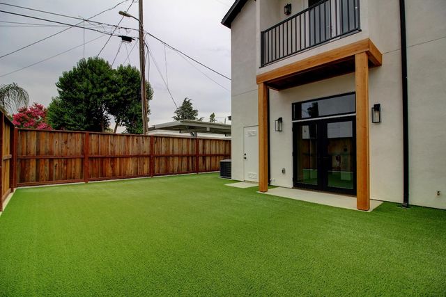 1526 3rd St, Escalon, CA 95320