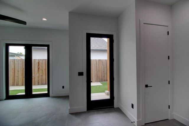 1526 3rd St, Escalon, CA 95320