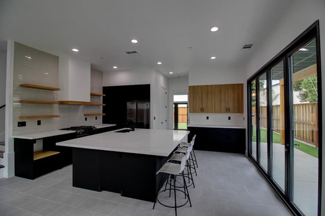 1526 3rd St, Escalon, CA 95320