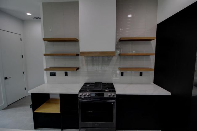 1526 3rd St, Escalon, CA 95320