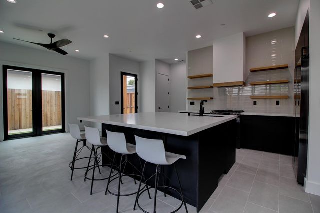 1526 3rd St, Escalon, CA 95320