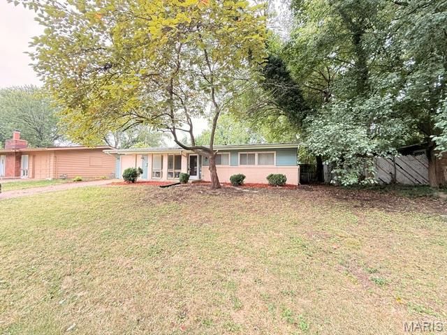 2320 Saint Catherine Street, Florissant, MO 63033