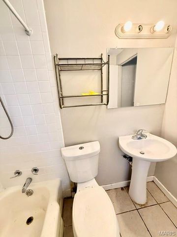 2320 Saint Catherine Street, Florissant, MO 63033
