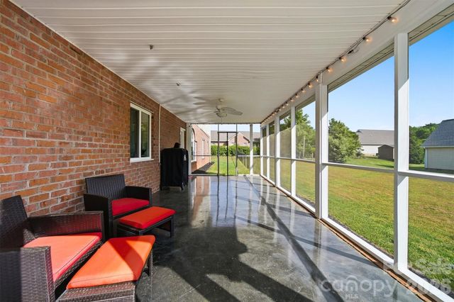 1360 Sweetbriar Lane, Hickory, NC 28602