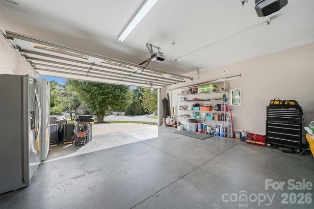 1360 Sweetbriar Lane, Hickory, NC 28602