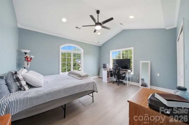1360 Sweetbriar Lane, Hickory, NC 28602