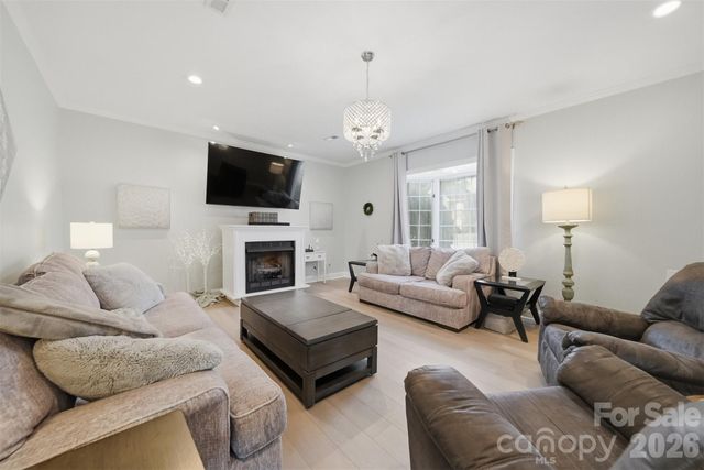 1360 Sweetbriar Lane, Hickory, NC 28602