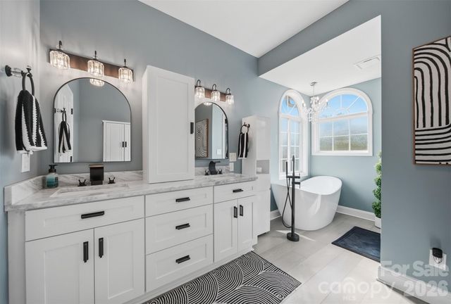 1360 Sweetbriar Lane, Hickory, NC 28602