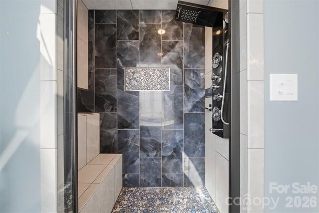 1360 Sweetbriar Lane, Hickory, NC 28602