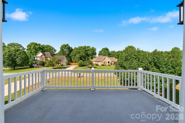 1360 Sweetbriar Lane, Hickory, NC 28602