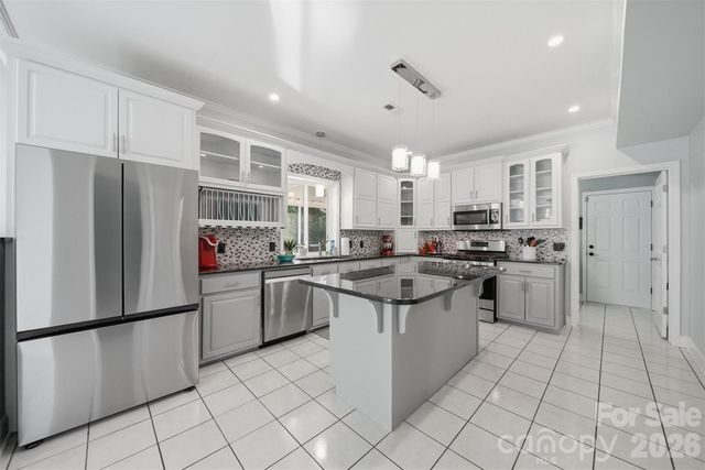 1360 Sweetbriar Lane, Hickory, NC 28602