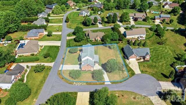 1360 Sweetbriar Lane, Hickory, NC 28602