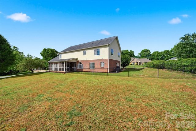 1360 Sweetbriar Lane, Hickory, NC 28602