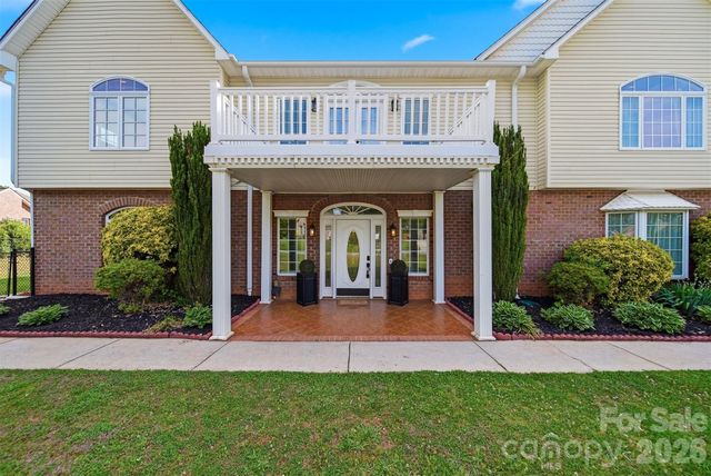 1360 Sweetbriar Lane, Hickory, NC 28602