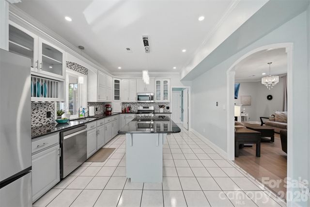 1360 Sweetbriar Lane, Hickory, NC 28602