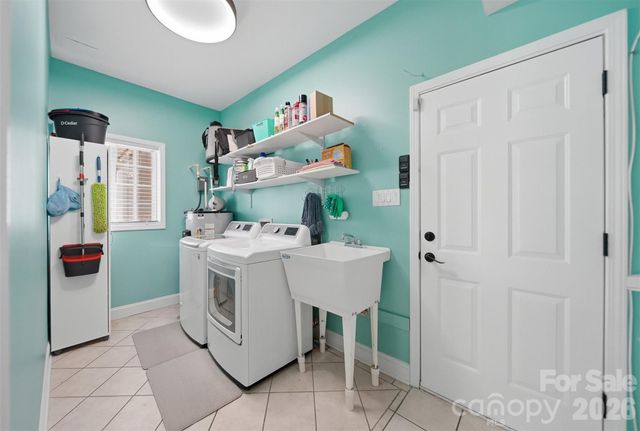 1360 Sweetbriar Lane, Hickory, NC 28602