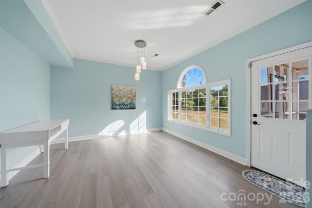 1360 Sweetbriar Lane, Hickory, NC 28602