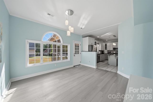 1360 Sweetbriar Lane, Hickory, NC 28602