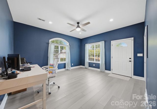1360 Sweetbriar Lane, Hickory, NC 28602