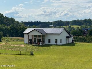 174 County Line Road, Dandridge, TN 37725