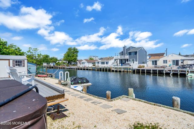 3412 Thistle Avenue, Toms River, NJ 08753