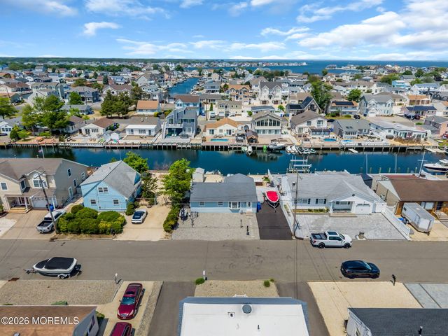 3412 Thistle Avenue, Toms River, NJ 08753