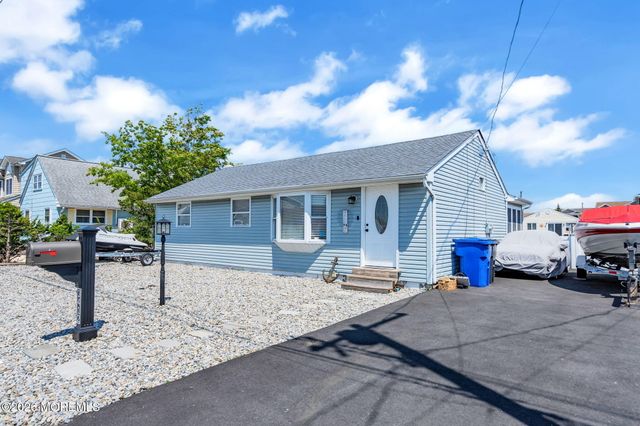 3412 Thistle Avenue, Toms River, NJ 08753