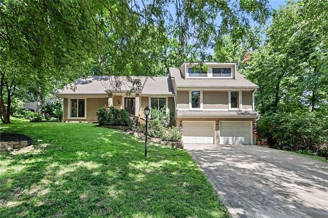 4113 NW Claymont Drive, Kansas City, MO 64116