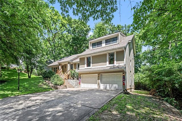 4113 NW Claymont Drive, Kansas City, MO 64116