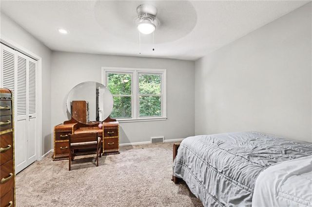 4113 NW Claymont Drive, Kansas City, MO 64116
