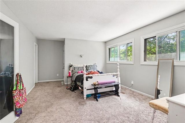 4113 NW Claymont Drive, Kansas City, MO 64116