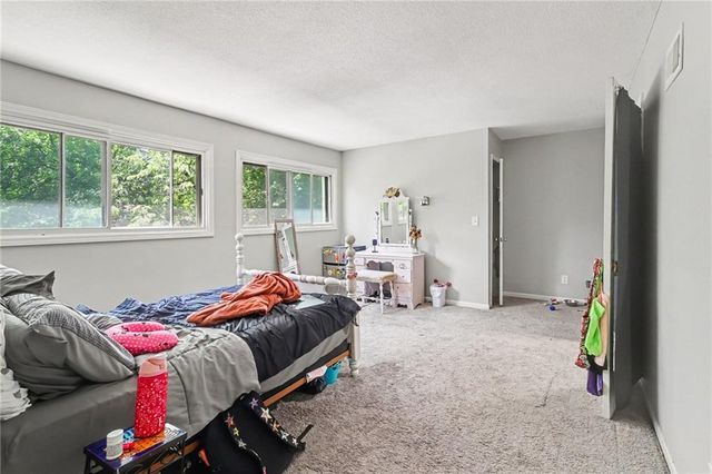 4113 NW Claymont Drive, Kansas City, MO 64116