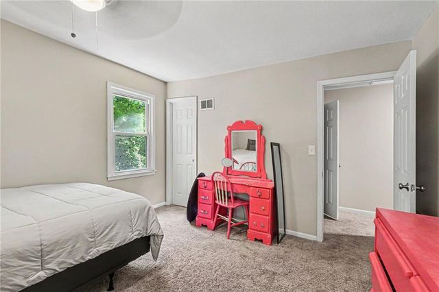 4113 NW Claymont Drive, Kansas City, MO 64116