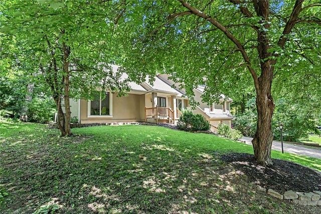 4113 NW Claymont Drive, Kansas City, MO 64116