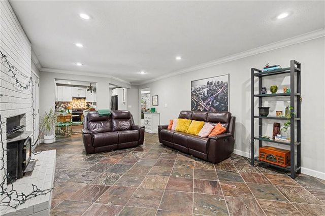4113 NW Claymont Drive, Kansas City, MO 64116