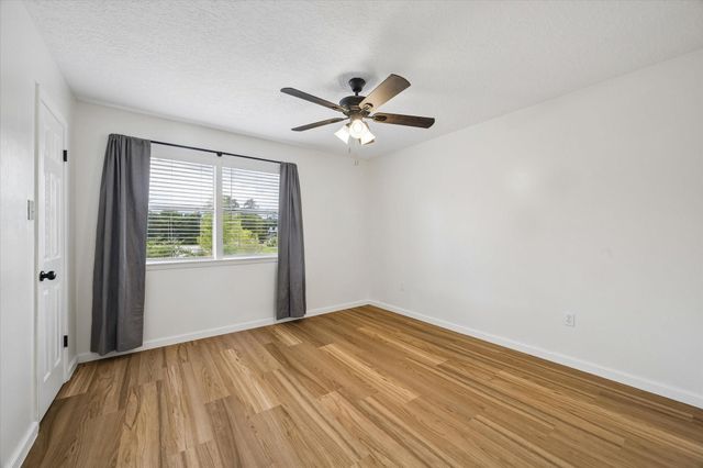 1600 Hazelwood Street B, Conroe, TX 77301