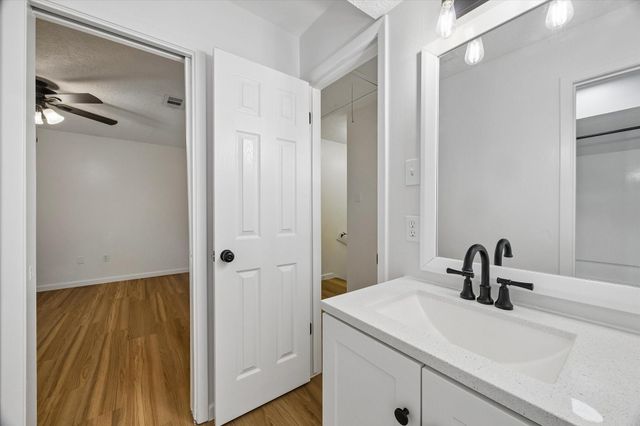 1600 Hazelwood Street B, Conroe, TX 77301