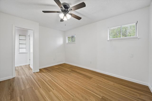 1600 Hazelwood Street B, Conroe, TX 77301