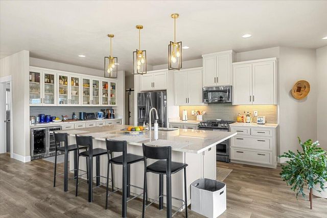 221 Skyhawk Drive, Eagle Point, OR 97524