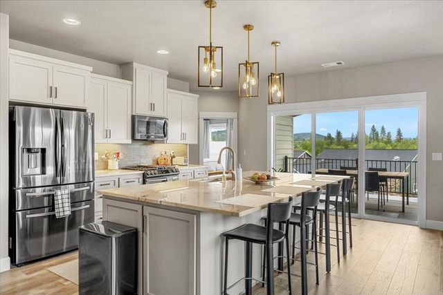 221 Skyhawk Drive, Eagle Point, OR 97524