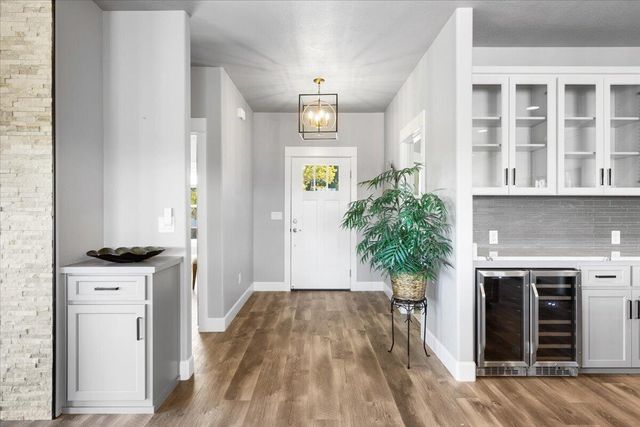 221 Skyhawk Drive, Eagle Point, OR 97524