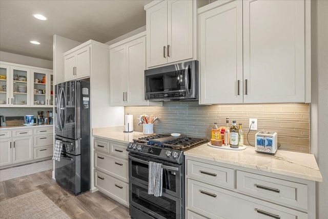 221 Skyhawk Drive, Eagle Point, OR 97524