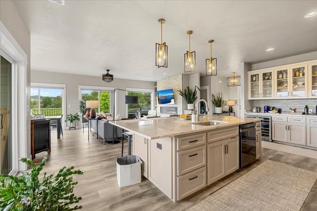 221 Skyhawk Drive, Eagle Point, OR 97524