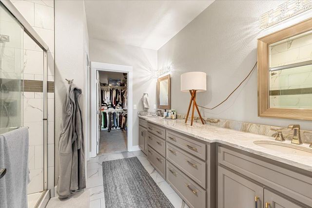 221 Skyhawk Drive, Eagle Point, OR 97524