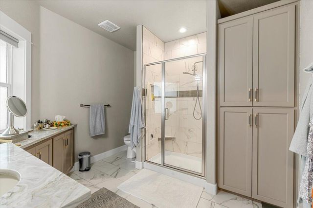 221 Skyhawk Drive, Eagle Point, OR 97524