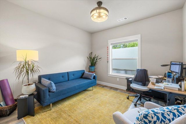 221 Skyhawk Drive, Eagle Point, OR 97524