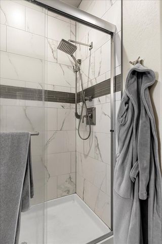 221 Skyhawk Drive, Eagle Point, OR 97524