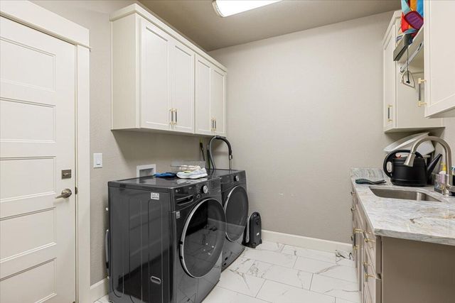 221 Skyhawk Drive, Eagle Point, OR 97524