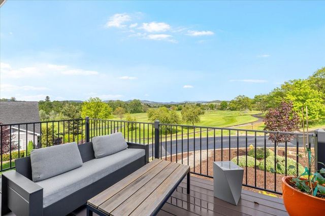 221 Skyhawk Drive, Eagle Point, OR 97524