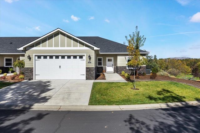 221 Skyhawk Drive, Eagle Point, OR 97524
